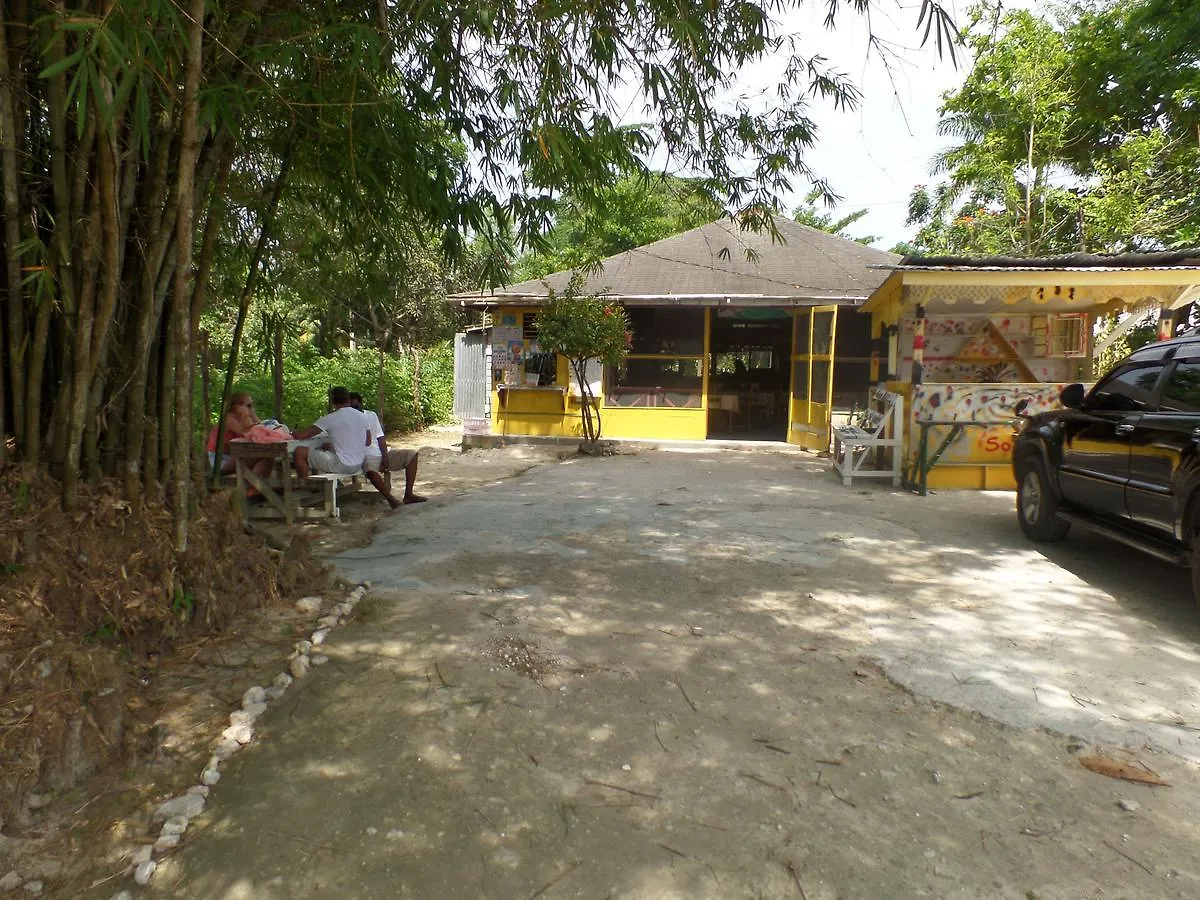 Jah B'S Cottages On Beach Road-Negril Jamaica